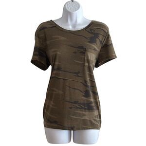 Zoe + Liv Women's Camo Print Short Sleeve T-Shirt Size L Casual